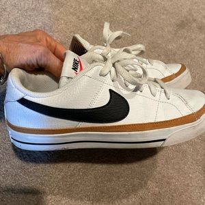 Womens nike court legacy tie up sneaker size 7.5